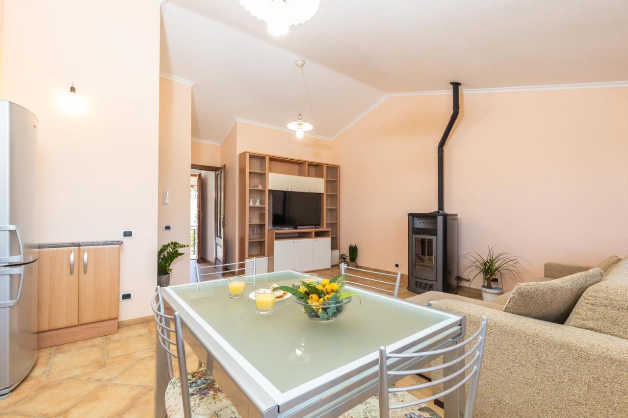 Casa Con Barbecue Lägenhet Àrbatax Exteriör bild